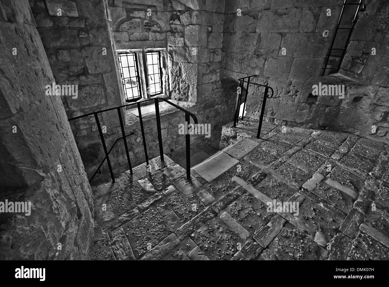 Carisbrooke Castle è una storica motte-e-bailey castello situato nel villaggio di Carisbrooke Foto Stock