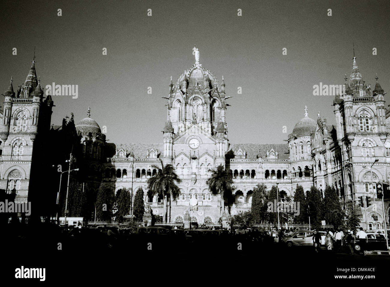 Chhatrapati Shivaji Victoria Terminus in Mumbia Bombay nel Maharashtra in India in Asia del Sud. Stazione ferroviaria rotaia ferroviaria edificio di architettura Travel Foto Stock