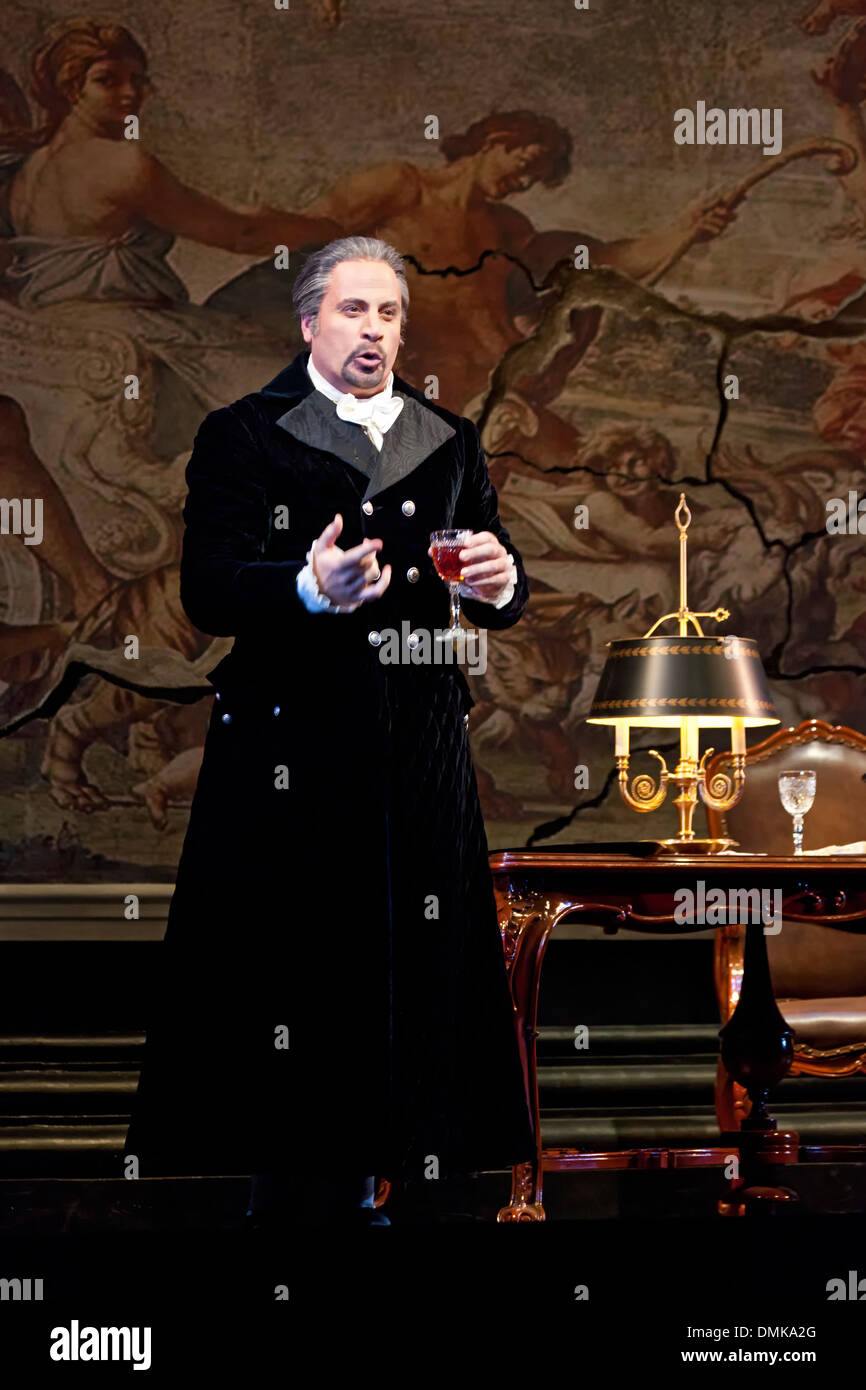 Il Barone Scarpia (Raymond Aceto), Tosca, Santa Fe Opera Santa Fe, New Mexico USA Foto Stock
