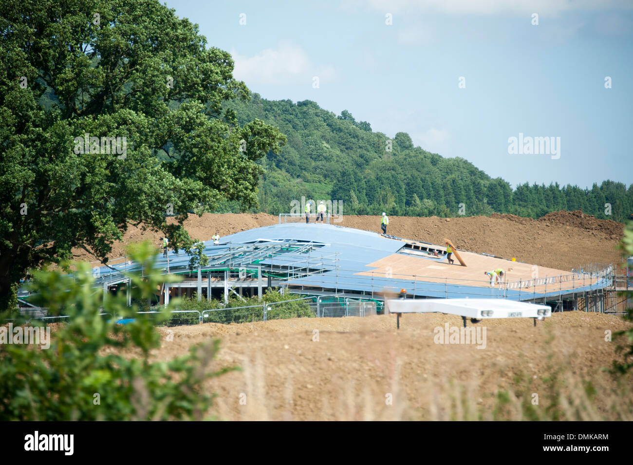 Nuovi servizi autostradali tetto sotto la costruzione Foto Stock