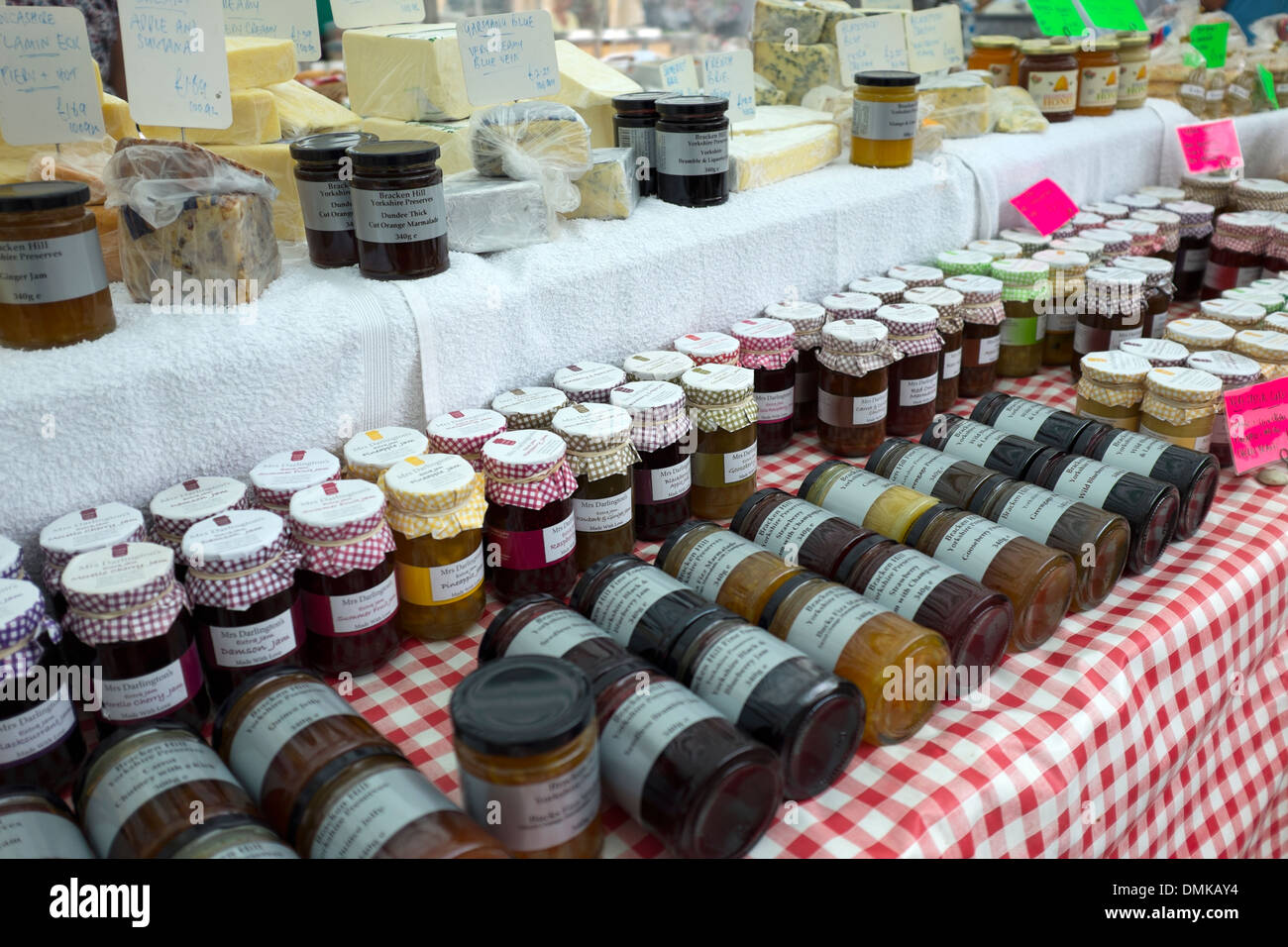 Marmellata fatta in casa marmellate e Chutney Farmers Market in stallo Foto Stock