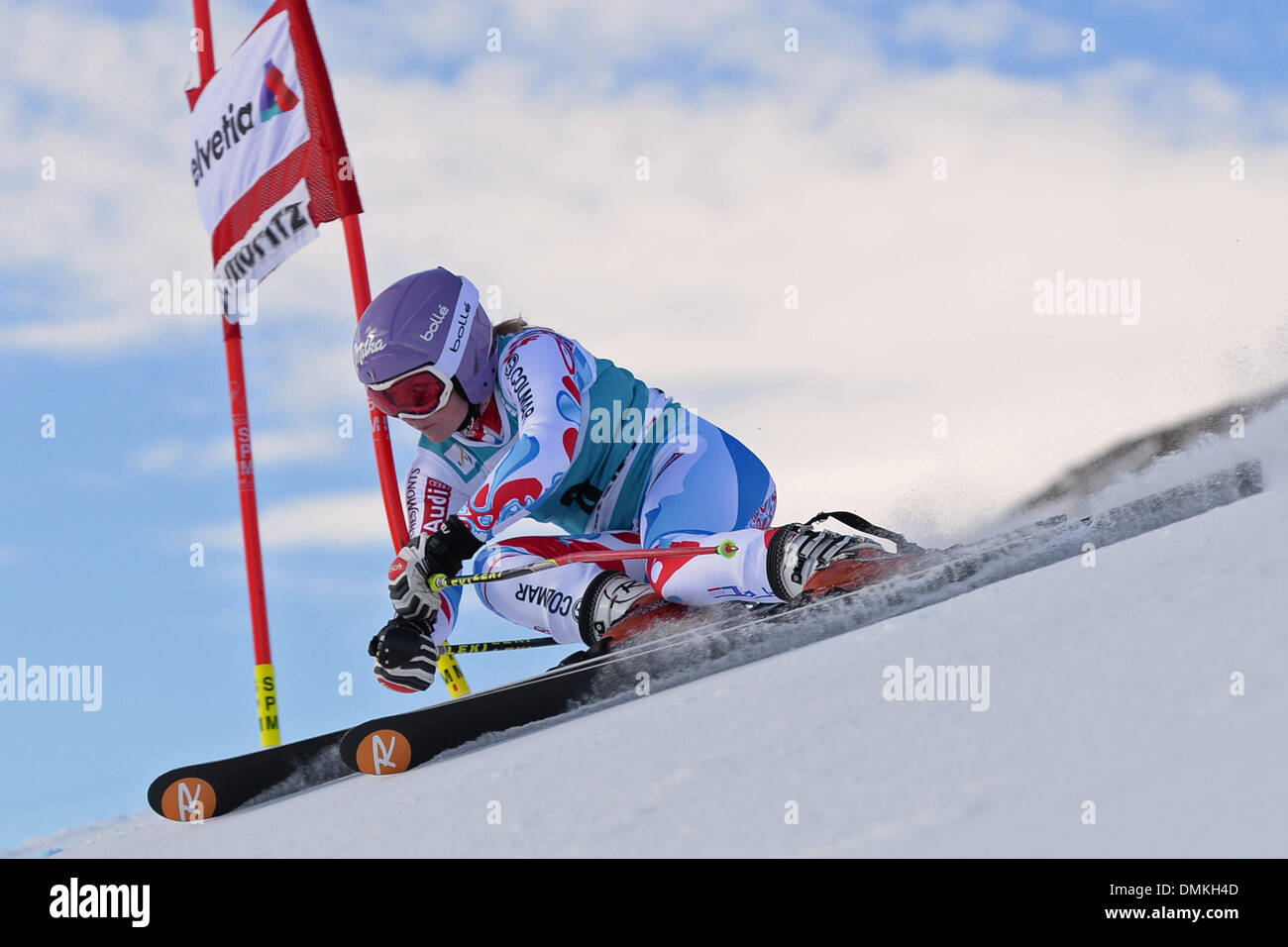 St Moritz, Svizzera. 15 Dic, 2013. Tessa Worley della Francia durante la Audi FIS Coppa del Mondo di Sci Alpino slalom gigante il 15 dicembre 2013 a St Moritz, Svizzera. Credito: Mitchell Gunn/ESPA/Alamy Live News Foto Stock