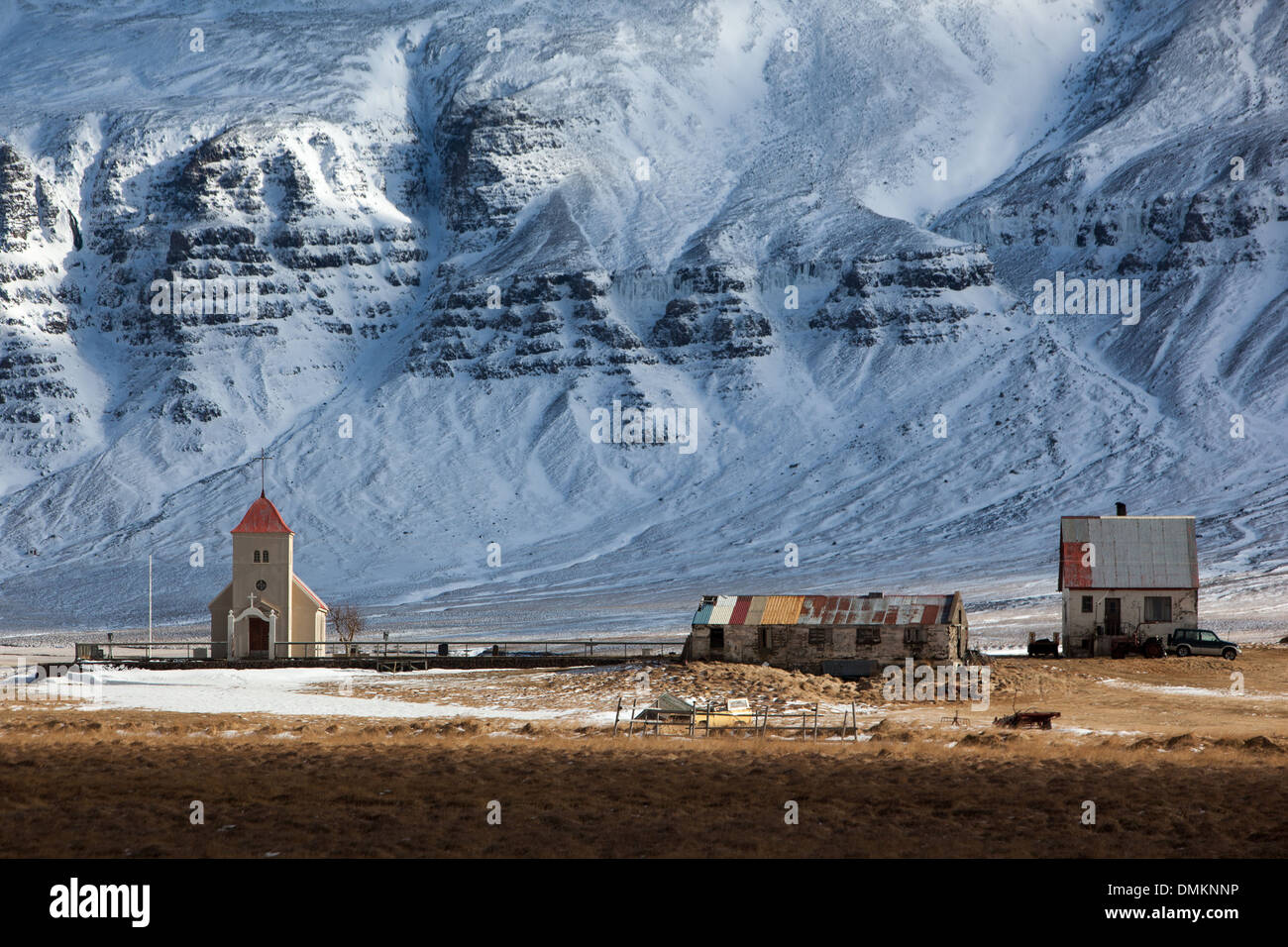 Fattoria in un paesaggio di montagna, SNAEFELLSNES PENINSULA, WESTERN ISLANDA, EUROPA Foto Stock