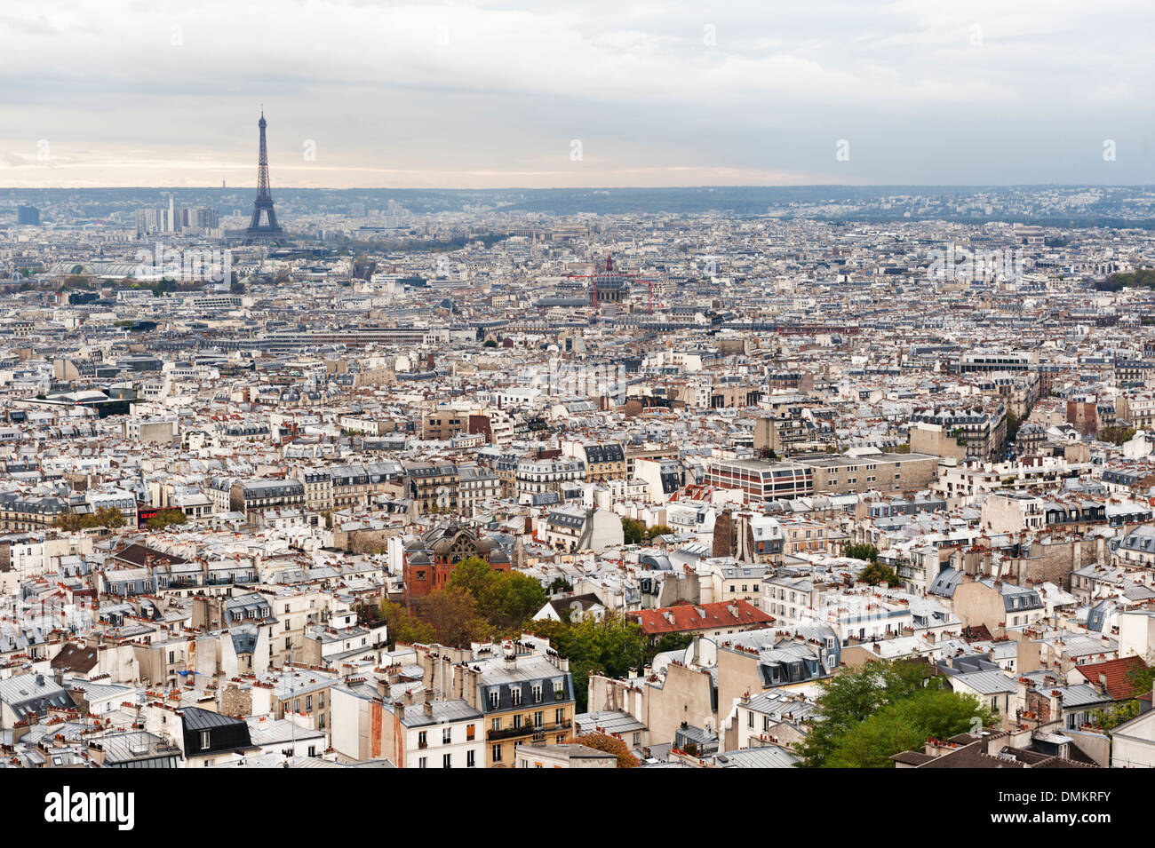 Parigi, Francia: skyline - Paesaggio con torre Eiffel visto dalla collina di Montmartre Foto Stock