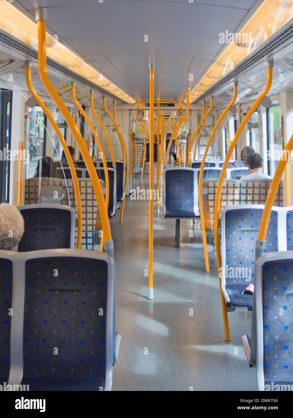 La linea metropolitana n. 3 in Oslo Norvegia, nuove e confortevoli automobili nel traffico interno di passeggeri Foto Stock