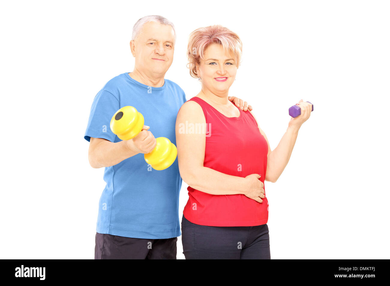 Uomo maturo e la donna holding manubri e guardando la fotocamera Foto Stock