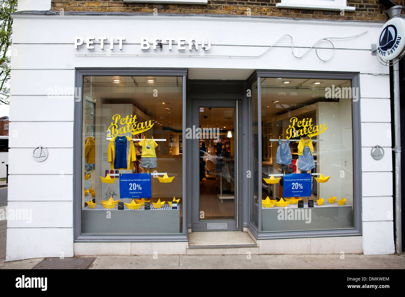 Petit bateau bambini negozio di vestiti, Hampstead High Street, London,  England, Regno Unito Foto stock - Alamy