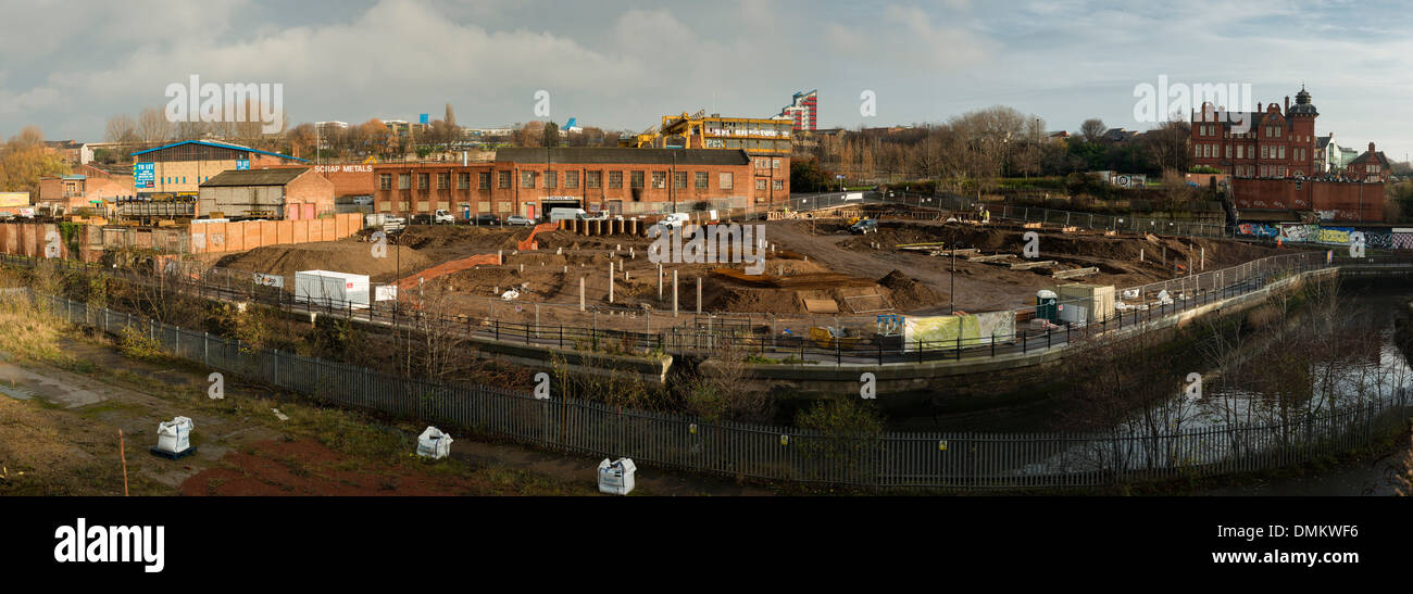 Interno della città in corso di rigenerazione sulle rive del Ouseburn a Newcastle-upon-Tyne Foto Stock