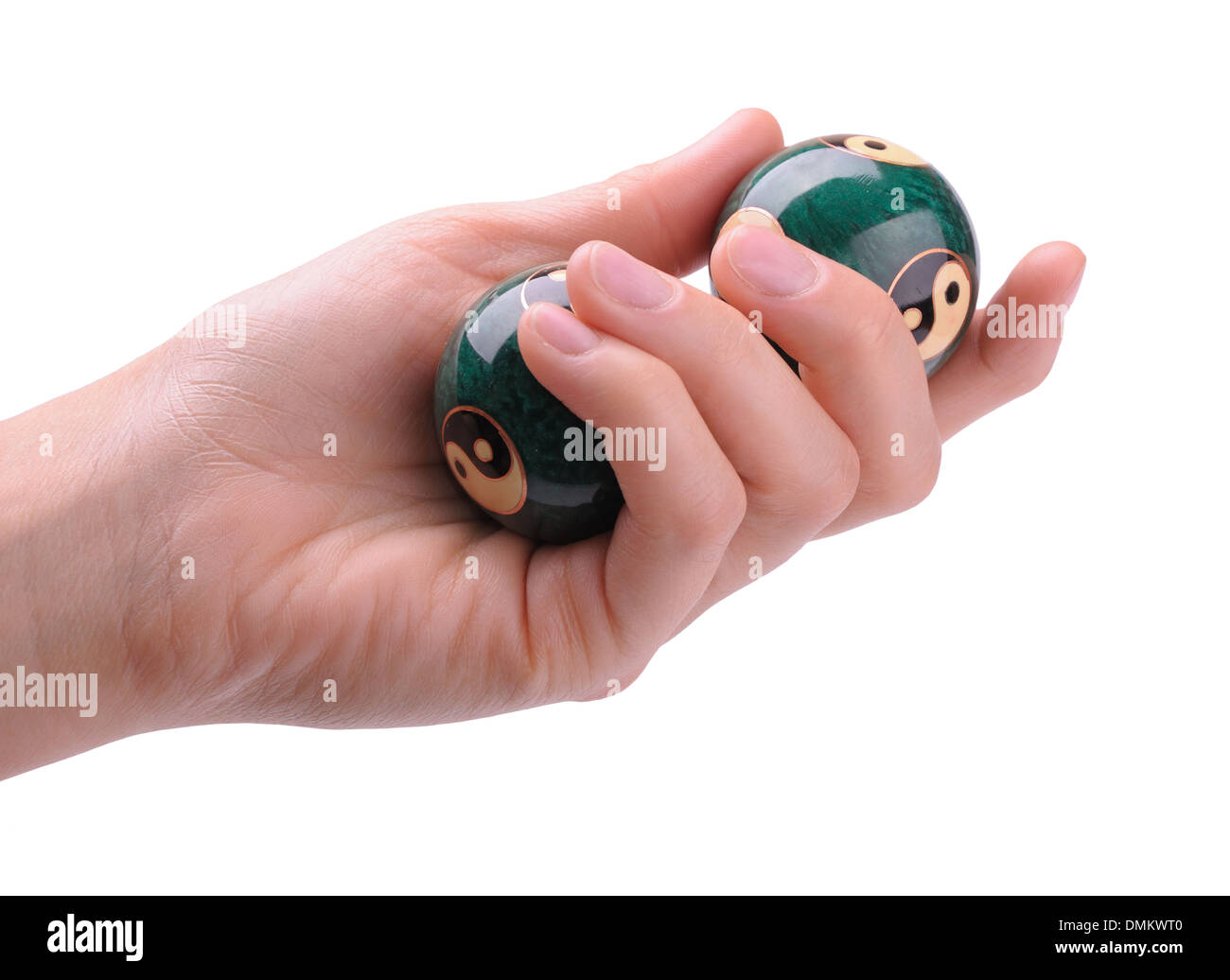 Verde sfere cinesi per il relax nella donna la mano su sfondo bianco Foto Stock