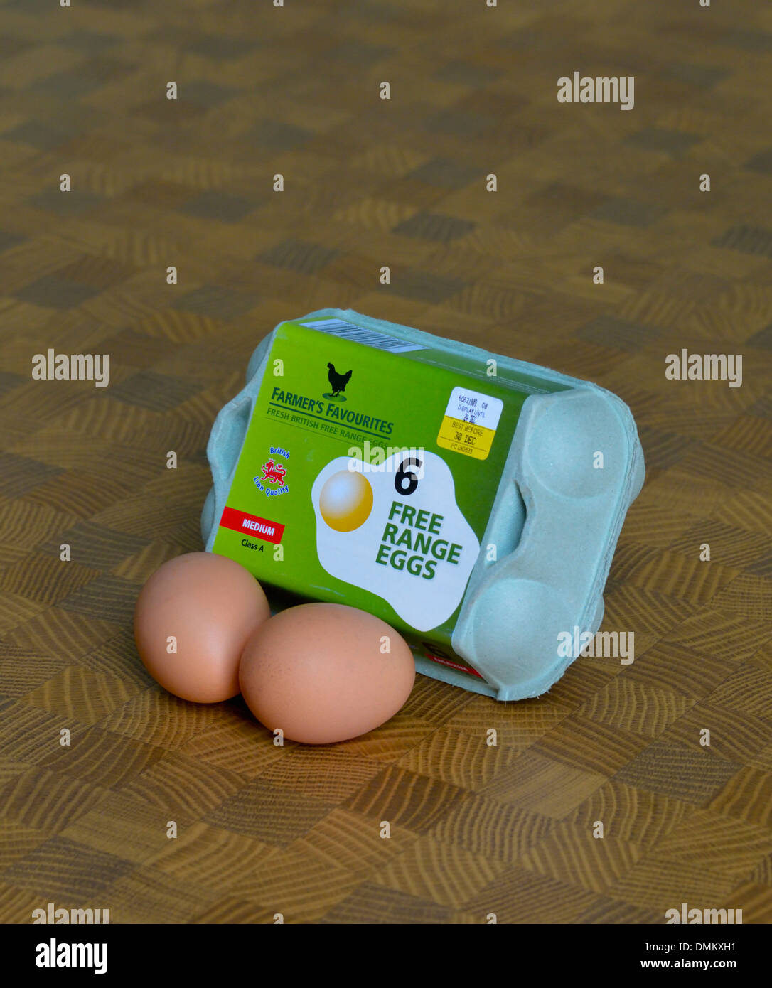Free range uova con scatola di sei. Foto Stock