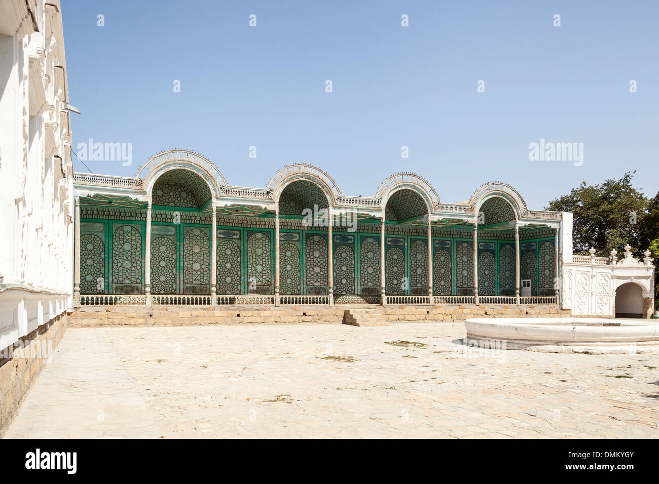 Cortile d estate palazzo residenziale, Sitorai Mohi Hossa Folk Art Museum, Bukhara, Uzbekistan Foto Stock