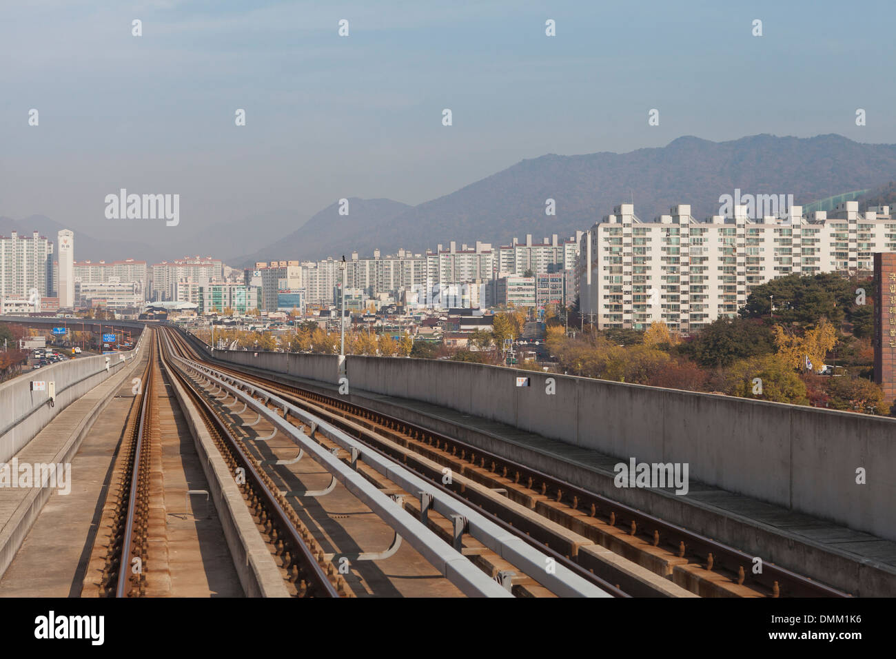 Busan-Gimhae Light Rail Transit Train le vie - Corea del Sud Foto Stock
