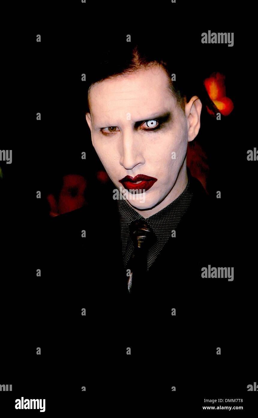 Ottobre 3, 2002 - Hollywood, CALIFORNIA, STATI UNITI D'AMERICA - Marilyn Manson ..le regole dell'Attrazione -PREMIERE.teatro egiziano, Hollywood, CA .Ottobre 3, 2002. NINA PROMMER/ 2002 K26482NP(Immagine di credito: © Globo foto/ZUMAPRESS.com) Foto Stock