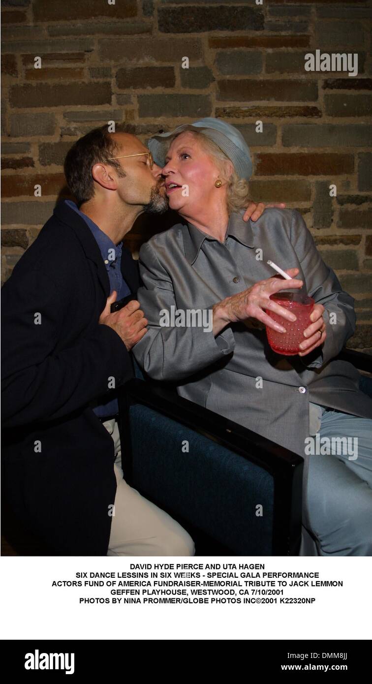 Luglio 11, 2001 - DAVID Hyde Pierce e UTA HAGEN.SEI LESSINS DANZA IN SEI SETTIMANE - speciale spettacolo gala.ATTORI FUND OF AMERICA FUNDRAISER-MEMORIAL OMAGGIO A JACK LEMMON.GEFFEN PLAYHOUSE, Westwood, CA 7/10/2001. NINA PROMMER/ 2001 K22320NP(Immagine di credito: © Globo foto/ZUMAPRESS.com) Foto Stock