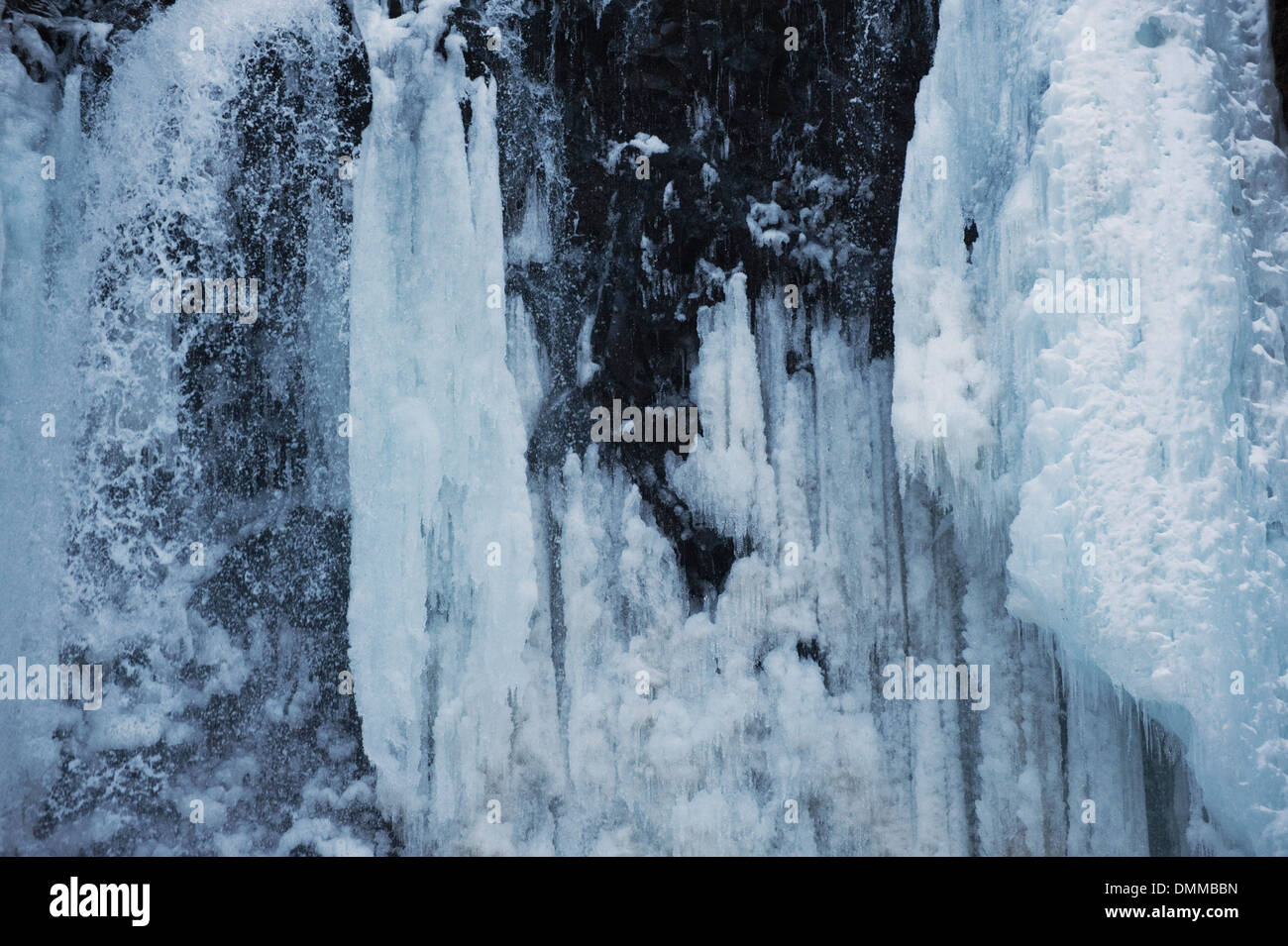 Dettaglio del semi-congelato a cascata non Zengoro Taki, Monte Norikura. Foto Stock