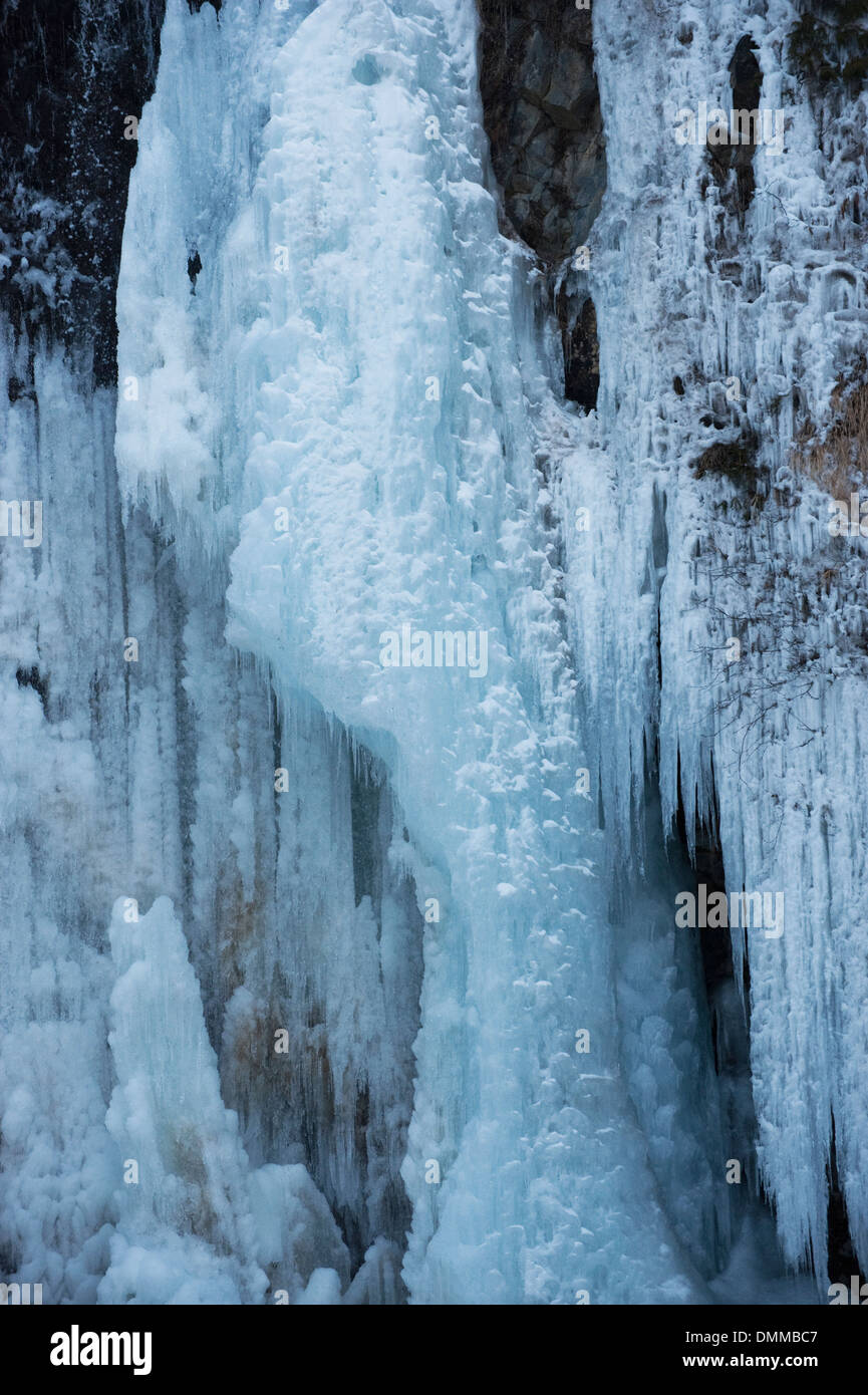 Dettaglio del semi-congelato a cascata non Zengoro Taki, Monte Norikura. Foto Stock