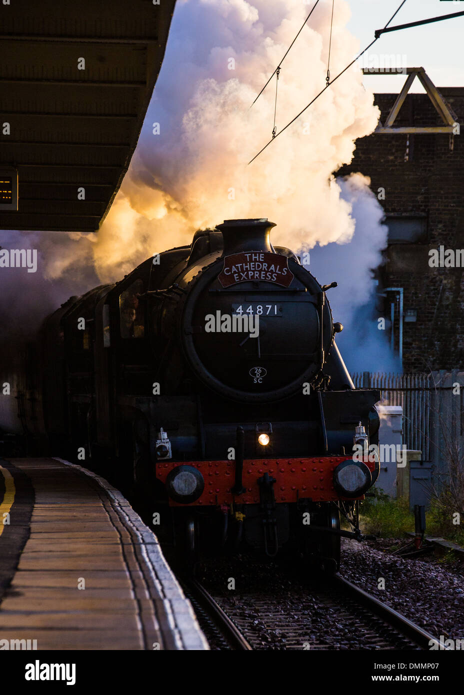 Vapore in Essex. Cattedrale Express passa attraverso Leigh On Sea Foto Stock