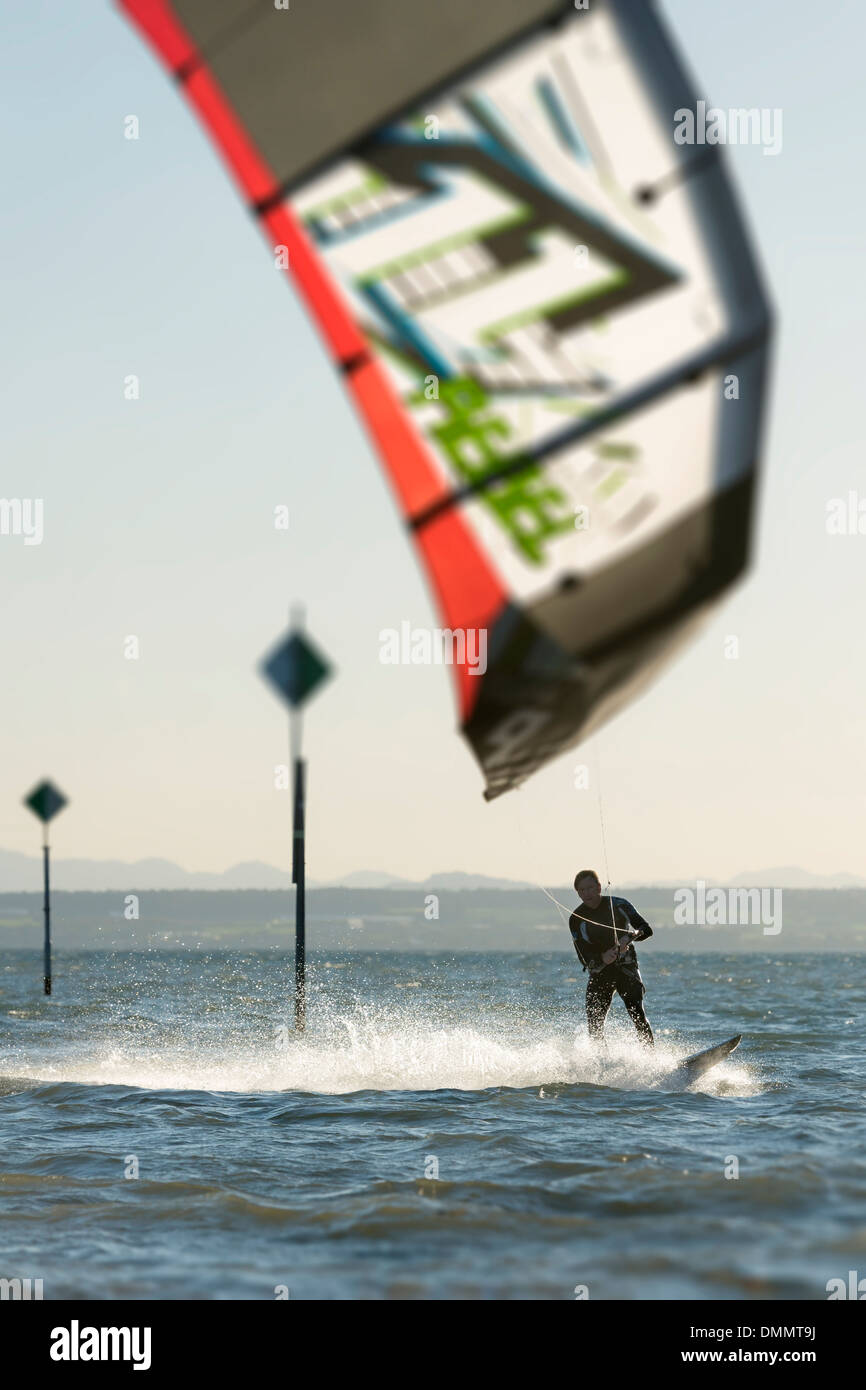 Germania Baden-Wuerttemberg, Fischbach, Kitesurfer sul Lago di Costanza Foto Stock