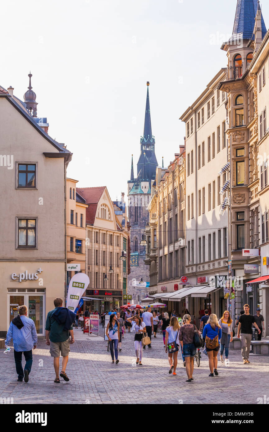 Germania, Sassonia-Anhalt, Halle, negozi nella città vecchia Foto Stock