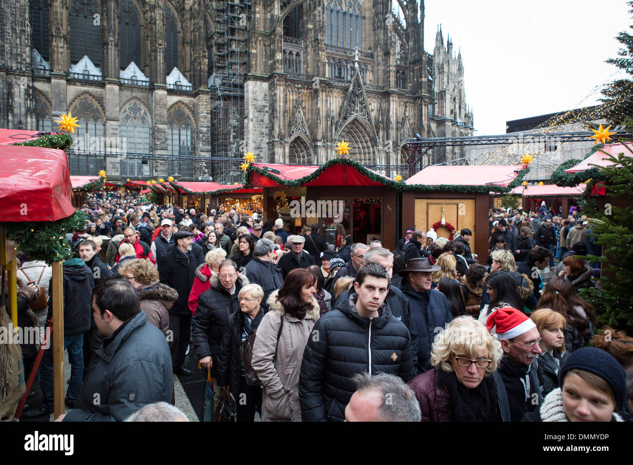 Mercatino di Natale di Colonia: prima la cattedrale Dom Foto Stock