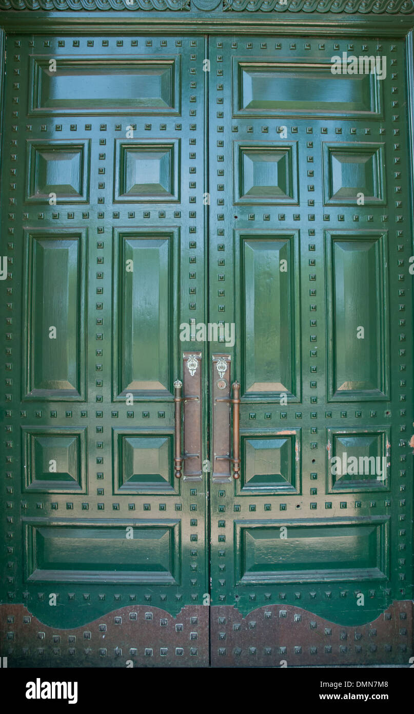 Grande verde metallizzato porte Foto Stock
