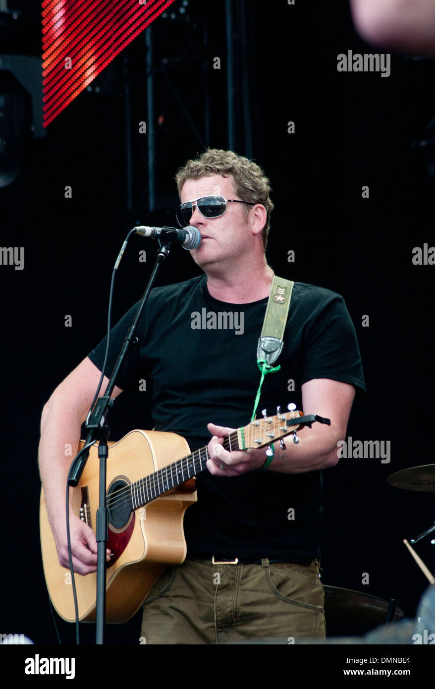 Nigel Clark cantante in band Dodgy BT Live London Hyde Park - Spettacoli Londra Inghilterra - 03.08.12 Foto Stock