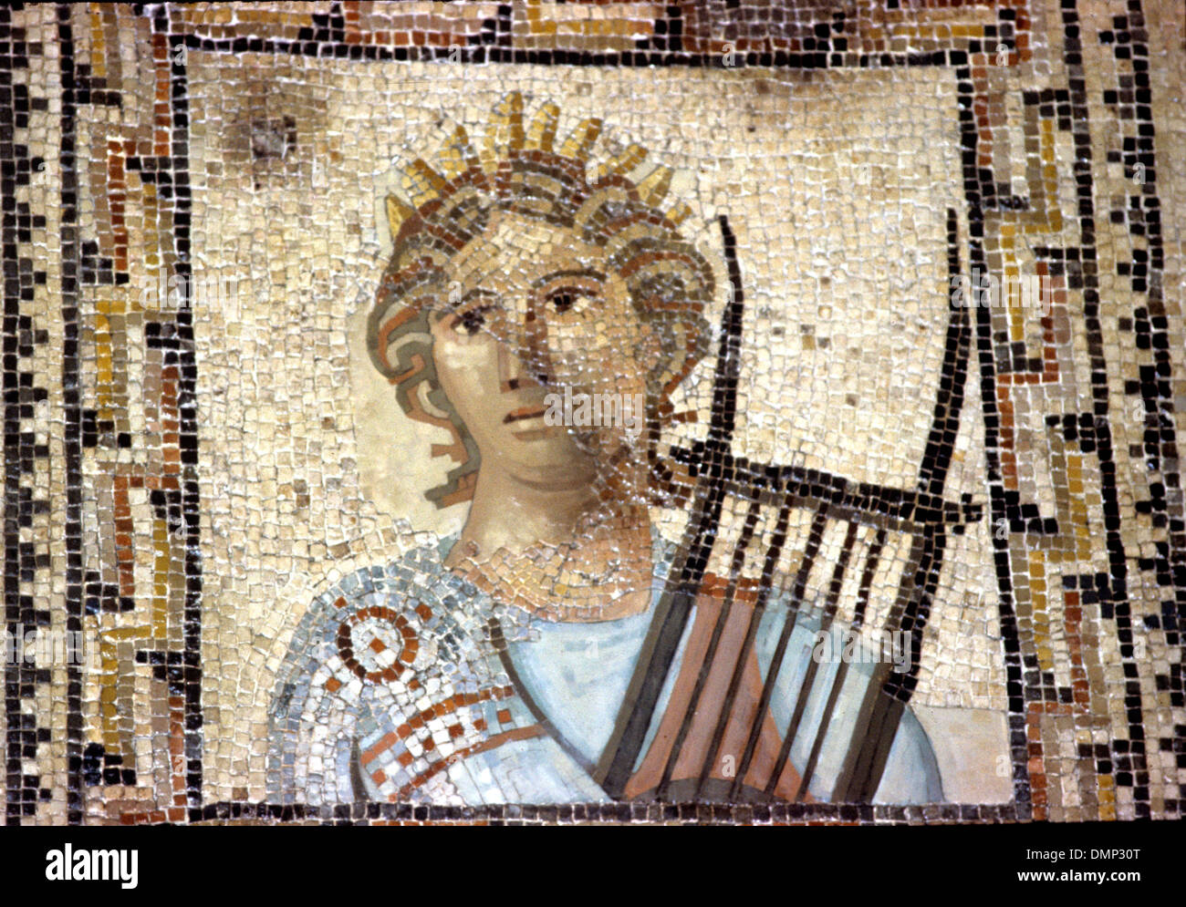 Periodo Romano-German. Mosaico. Terpsichore, musa della lirica, la poesia e la danza con cithara. Foto Stock