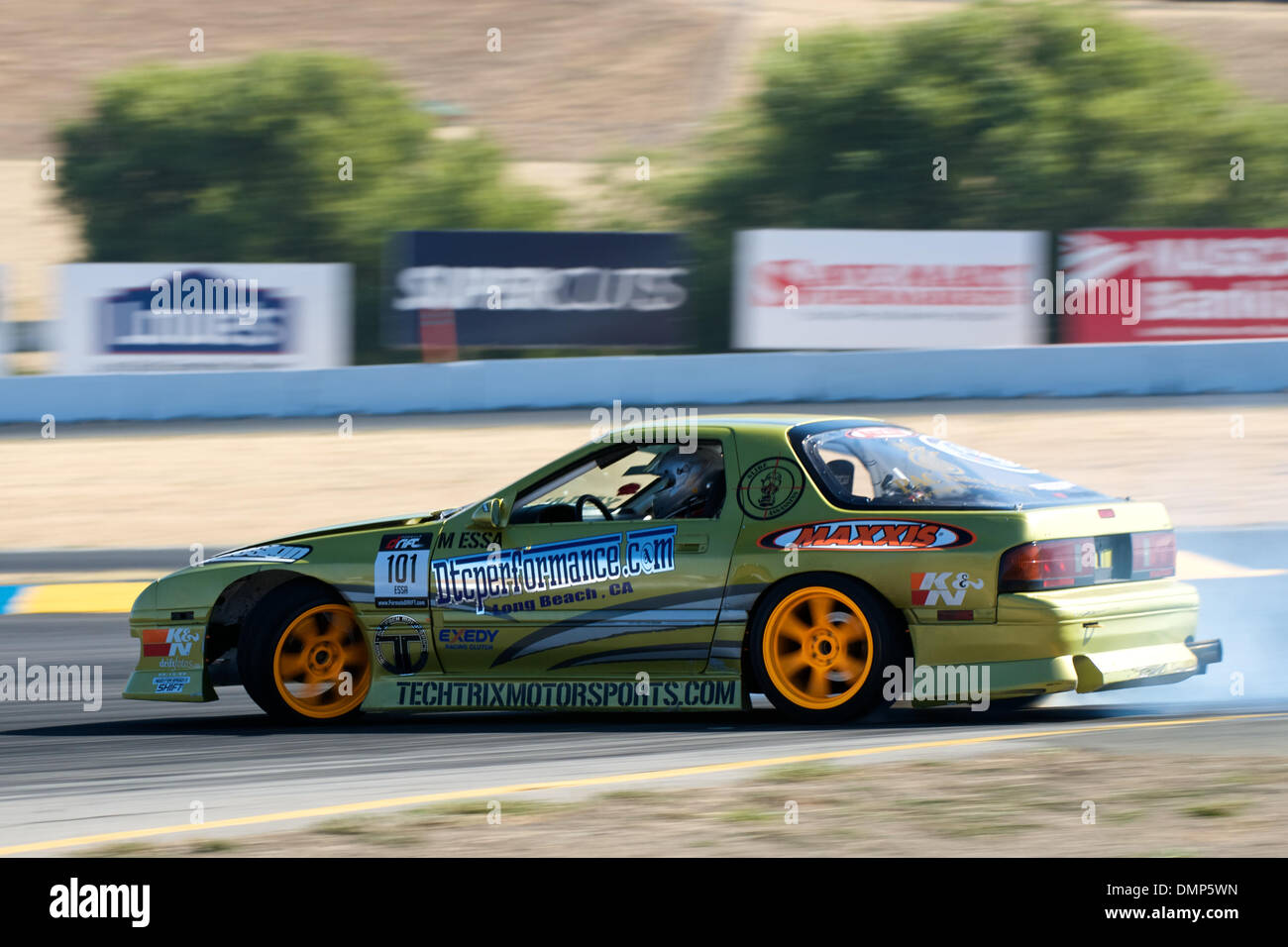 Agosto 21, 2009 - Sonoma, California, Stati Uniti - 21 agosto 2009: Tech Trix Motorsports/DTC prestazioni/G1 driver Design Michael Essa di Los Angeles, CA in #101 Mazda RX-7 alla Formula Drift caso ''bloccato e caricato'', Infineon Raceway, Sonoma, CA © Matt Cohen / Southcreek Global 2009 (credito Immagine: © Matt Cohen/Southcreek globale/ZUMApress.com) Foto Stock