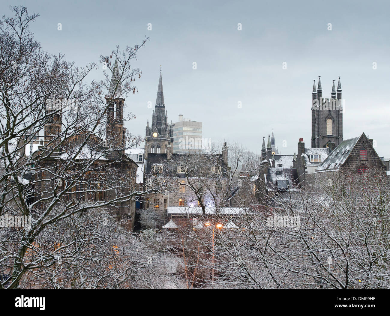Aberdeen città di granito neve fredda terrazza dell'Unione Foto Stock