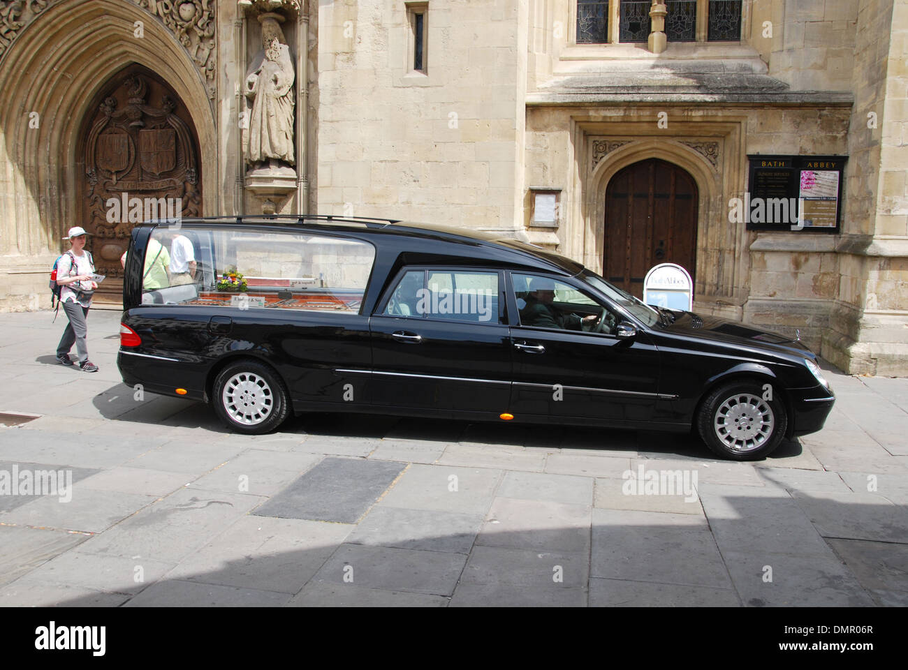 Binz Omniel Mercedes funebre all Abbazia di Bath Somerset REGNO UNITO Foto Stock