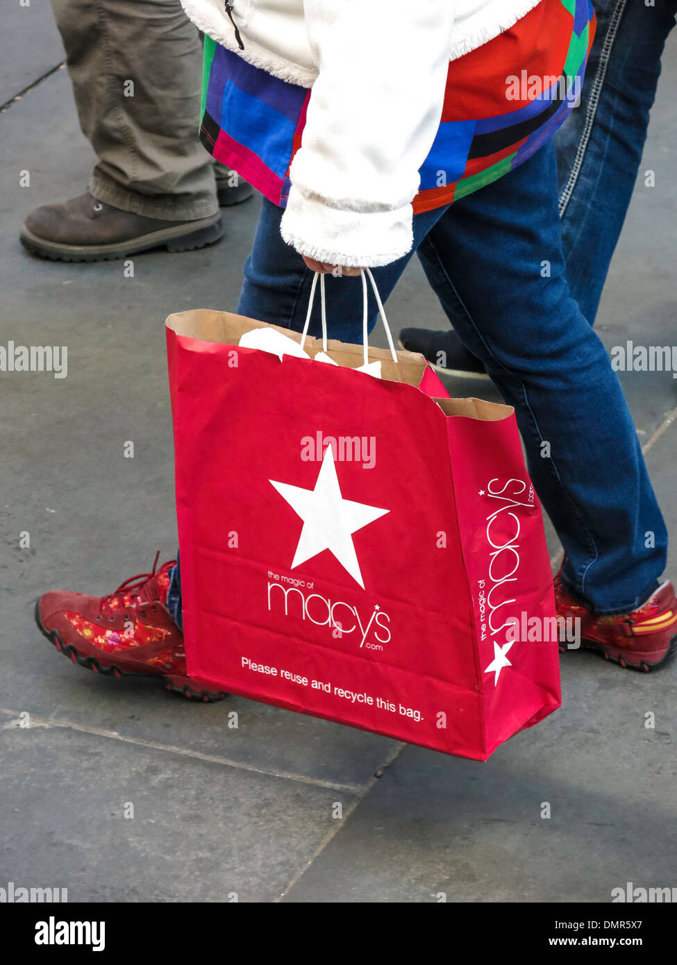 Shopper con shopping bag di marca immagini e fotografie stock ad alta  risoluzione - Alamy