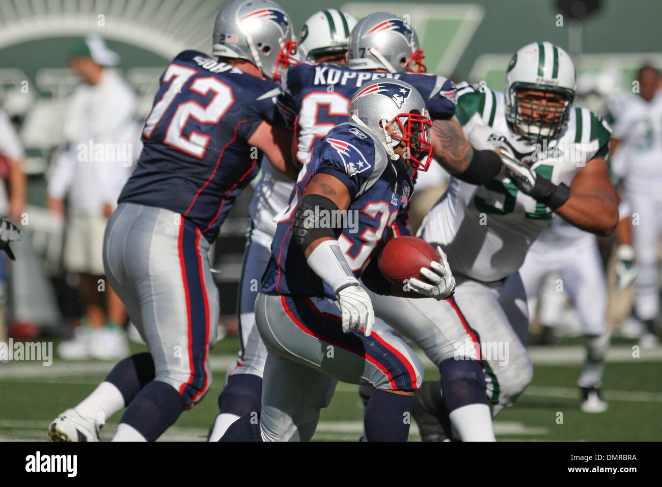 20 Settembre 2009: New England Patriots #33 MARCIA INDIETRO Kevin Faulk con la palla. Il New York getti sconfitto il New England Patriots 16-9 al Giants Stadium di Rutherford, New Jersey. (Credito Immagine: © Anthony Gruppuso/Southcreek globale/ZUMApress.com) Foto Stock