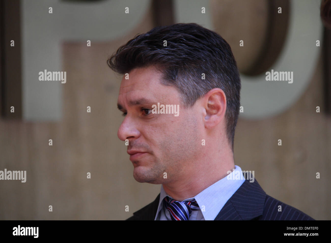 Al di fuori di Sydney Centro di polizia, Goulburn Street Surry Hills, Sydney, NSW, Australia. Il 17 dicembre 2013. Detective Inspector effetto Matt Crematy, deliberando Redfern Regione esecuzione Squad Commander parla di media circa il funzionamento Lightfingers. Ufficiali attaccata alla Redfern Regione plotone di esecuzione, assistito dalla polizia di Sydney City, Leichhardt e sobborghi Orientali Area Locale comandi, ha lavorato in collaborazione con prevenzione di perdita di personale da parte di un certo numero di grandi magazzini e mirate proprietà sistematico furto. Credito: Richard Milnes/Alamy Live News Foto Stock