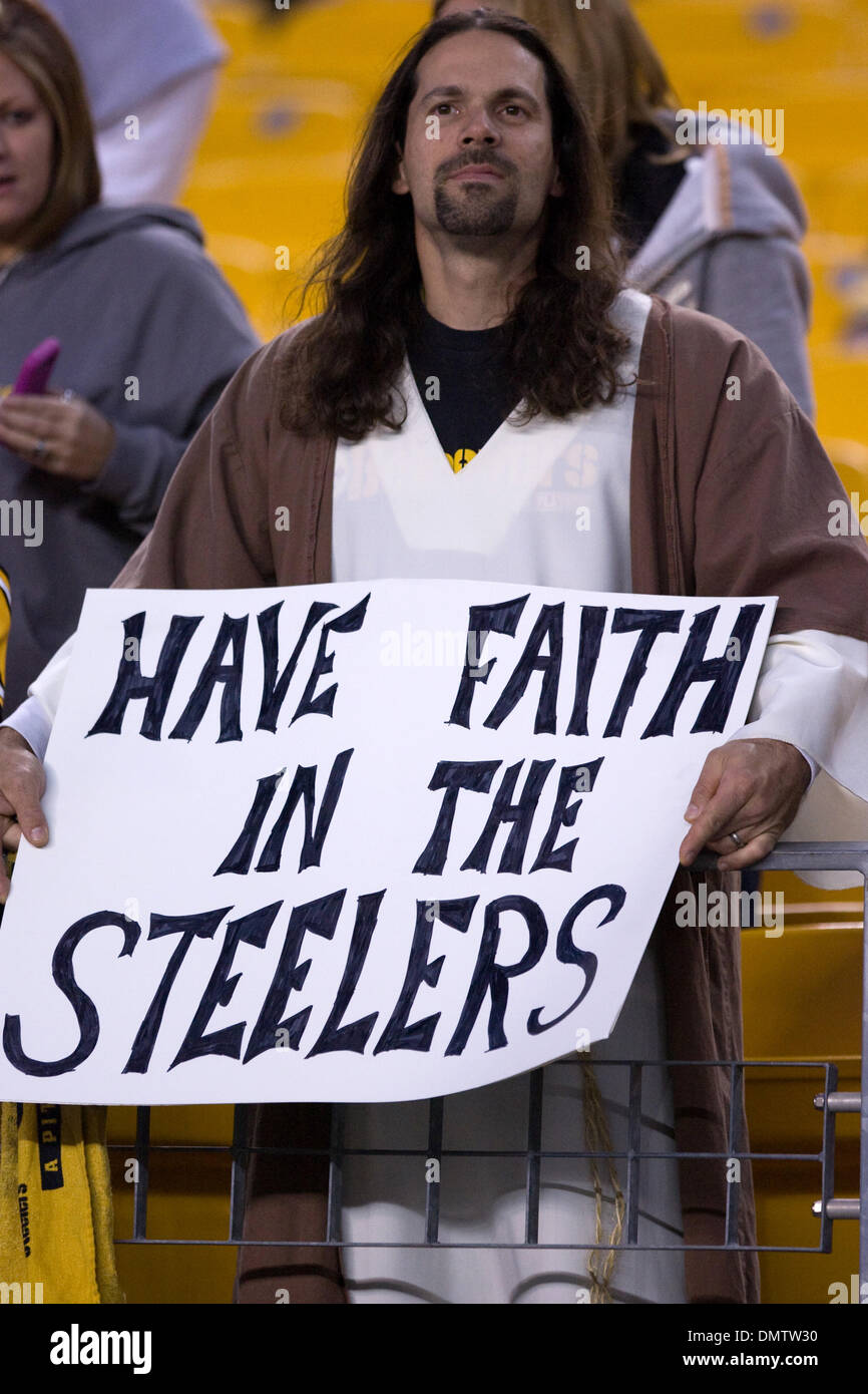 04 ottobre 2009: Pittsburgh Steelers ventilatore prima di NFL partita di calcio tra San Diego Chargers e Pittsburgh Steelers a Heinz Field di Pittsburgh, in Pennsylvania. Lo Steelers ha sconfitto i caricatori 38-28. (Credito Immagine: © Frank Jansky/Southcreek globale/ZUMApress.com) Foto Stock
