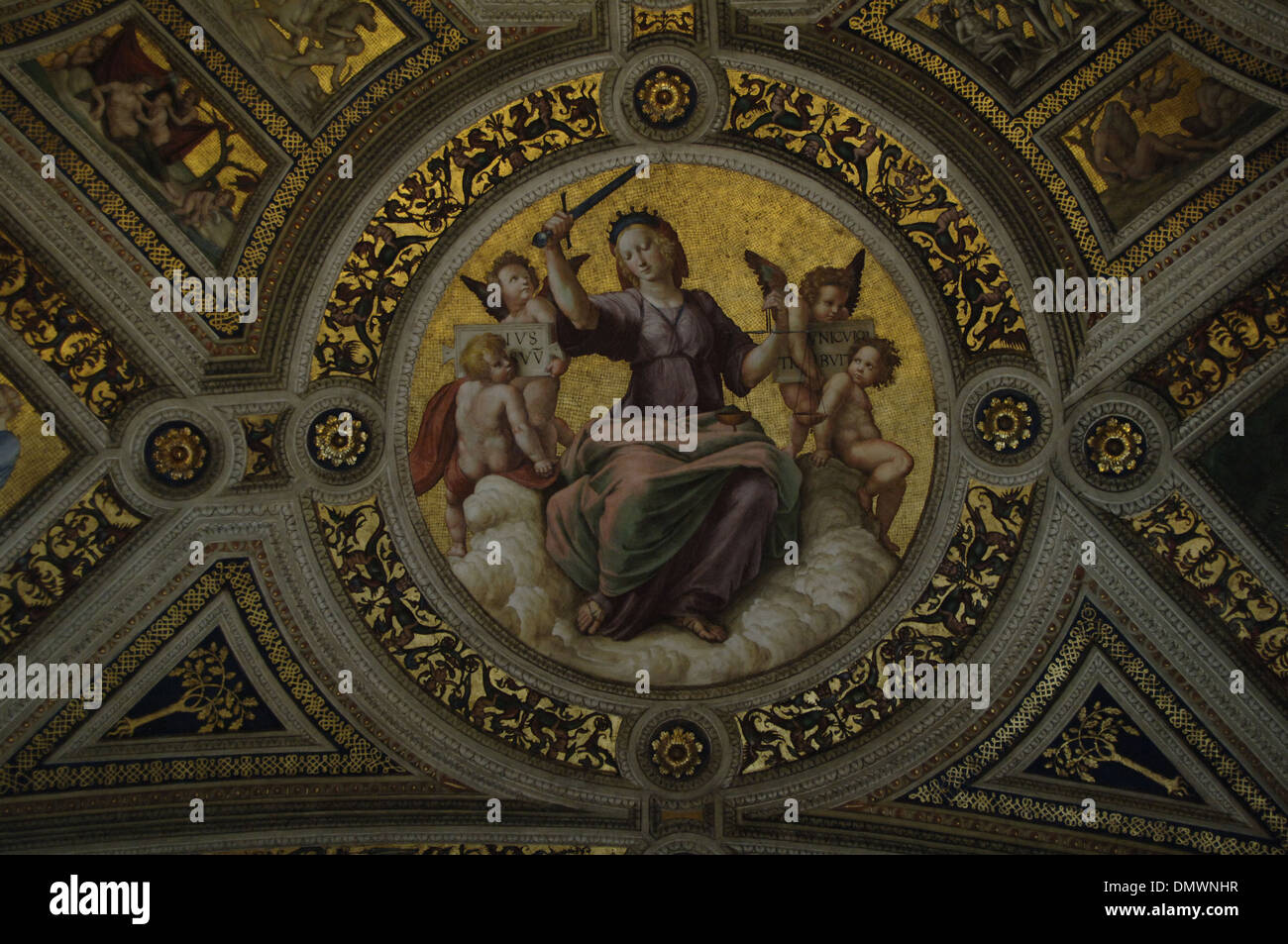 Raphael (1483-1520). L'Allegoria della giustizia. Medaglione che decorano le camere Signature. Musei Vaticani. Città del Vaticano. Foto Stock