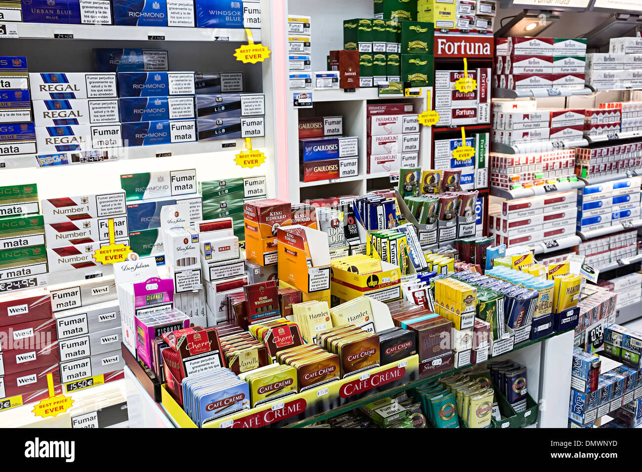 I prodotti del tabacco sulla vendita, Costa Teguise, Lanzarote, Isole Canarie, Spagna Foto Stock