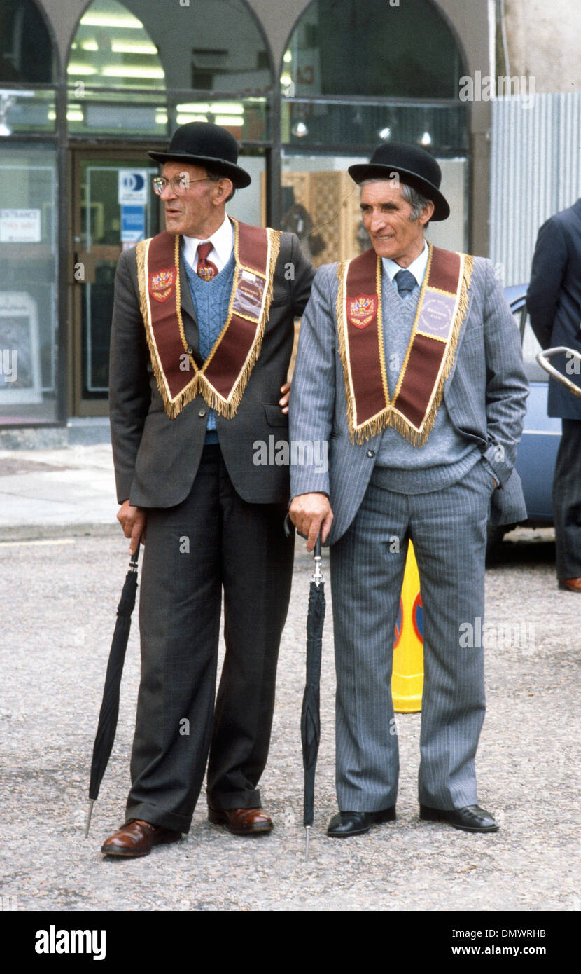 Irlanda del Nord London Derry .due uomini in Bowler Hats Il Apprentice Boys di Derry Foto Stock