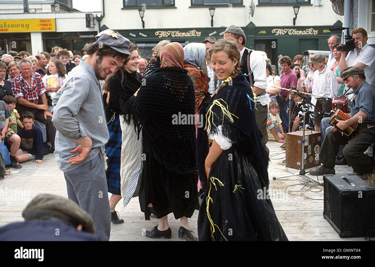 Costumed immagini e fotografie stock ad alta risoluzione - Alamy