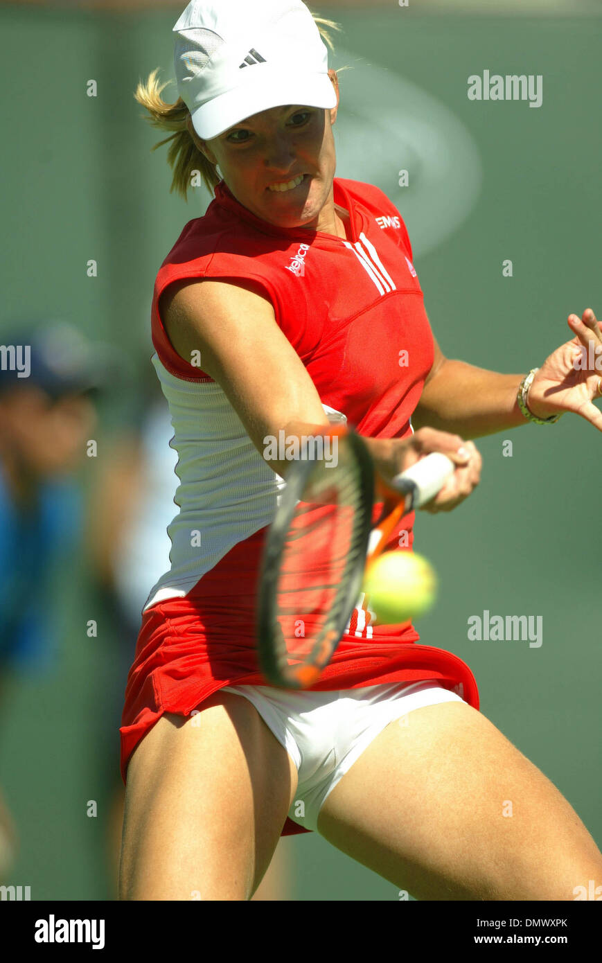 Mar 19, 2004; Indian Wells, CALIFORNIA, STATI UNITI D'AMERICA; JUSTIN HENIN-ARDENNE a Indian Wells, CA - Pacific Life Open Tennis - ATP - Marzo 19th, 2004. Foto Stock