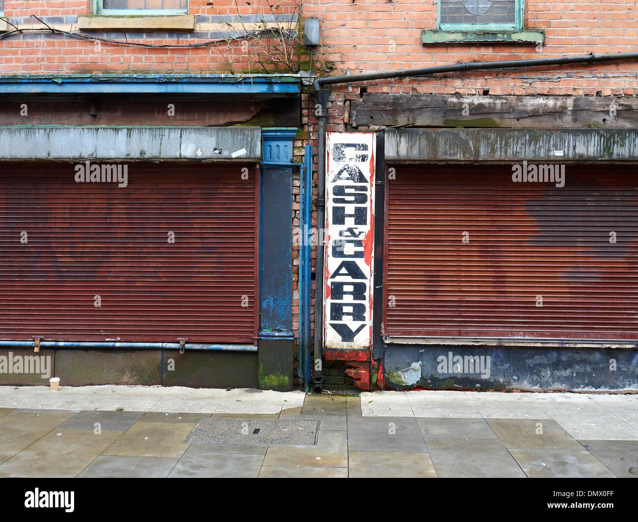 Chiuso il negozio Cash&carry a Thomas Street, nel quartiere settentrionale di Manchester, Regno Unito Foto Stock