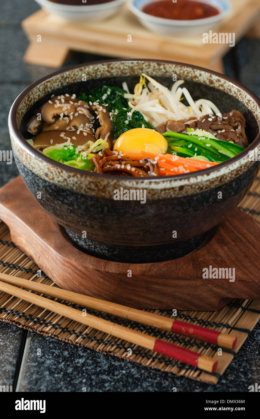 Bibimbap coreano di riso e verdure miste piatto alimentare della Corea Foto Stock