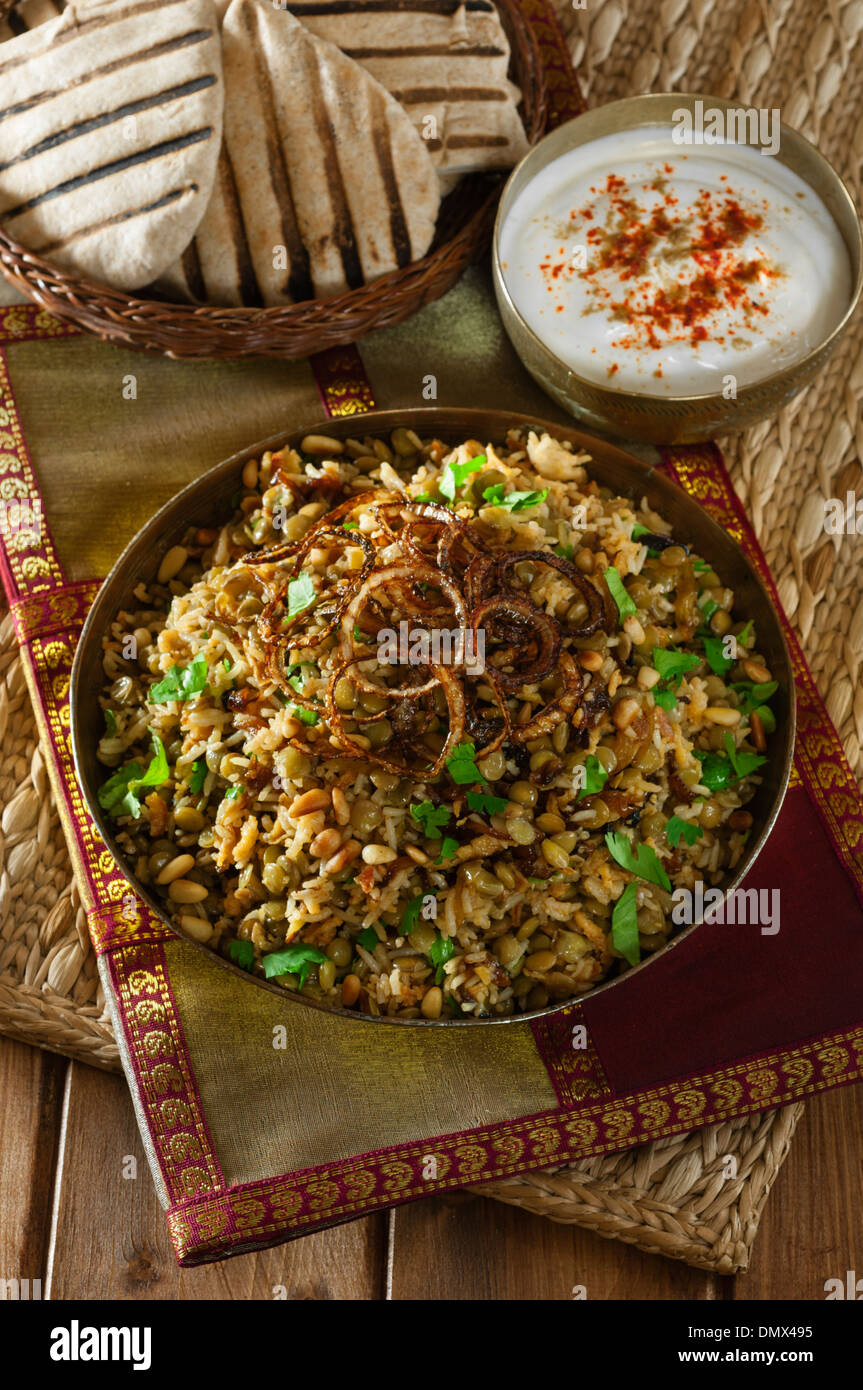 Mujadara. Riso e piatto di lenticchie. Medio Oriente il cibo Foto Stock
