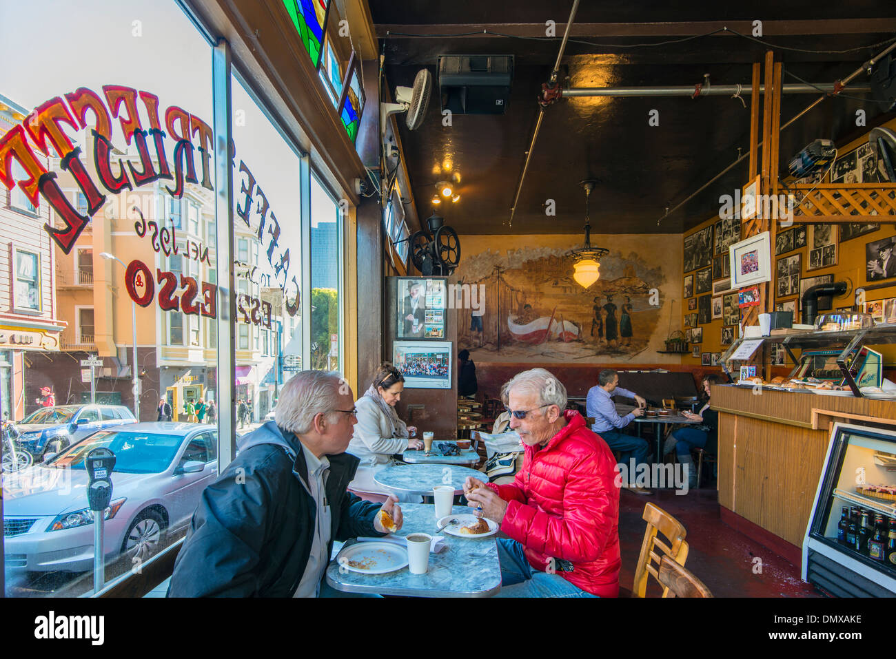 Il Caffé storico di Trieste si trova nella spiaggia del Nord quartiere di San Francisco, California, Stati Uniti d'America Foto Stock