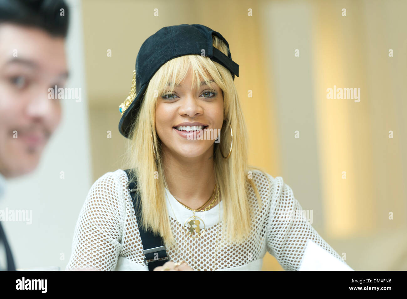 Rihanna cattura il suo programma televisivo di stile Rock per SkyLiving, London REGNO UNITO Foto Stock