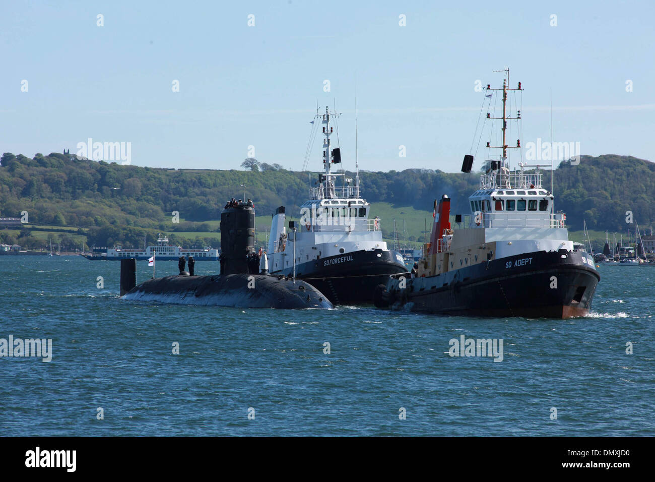 HMS improntato ritorna alla sua casa in Devonport. Foto Stock