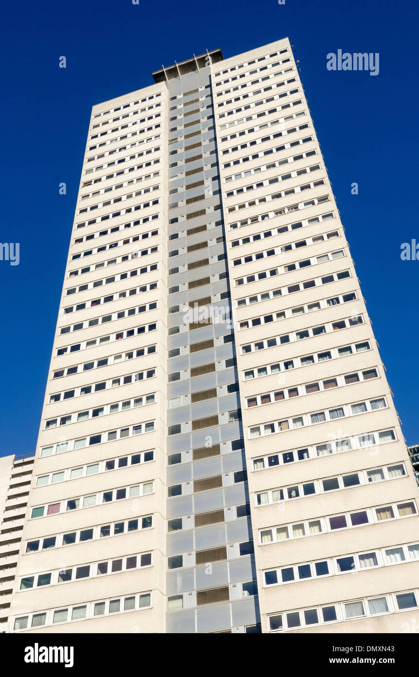 Alto edificio di appartamenti in Holloway Head, Birmingham City Centre Foto Stock