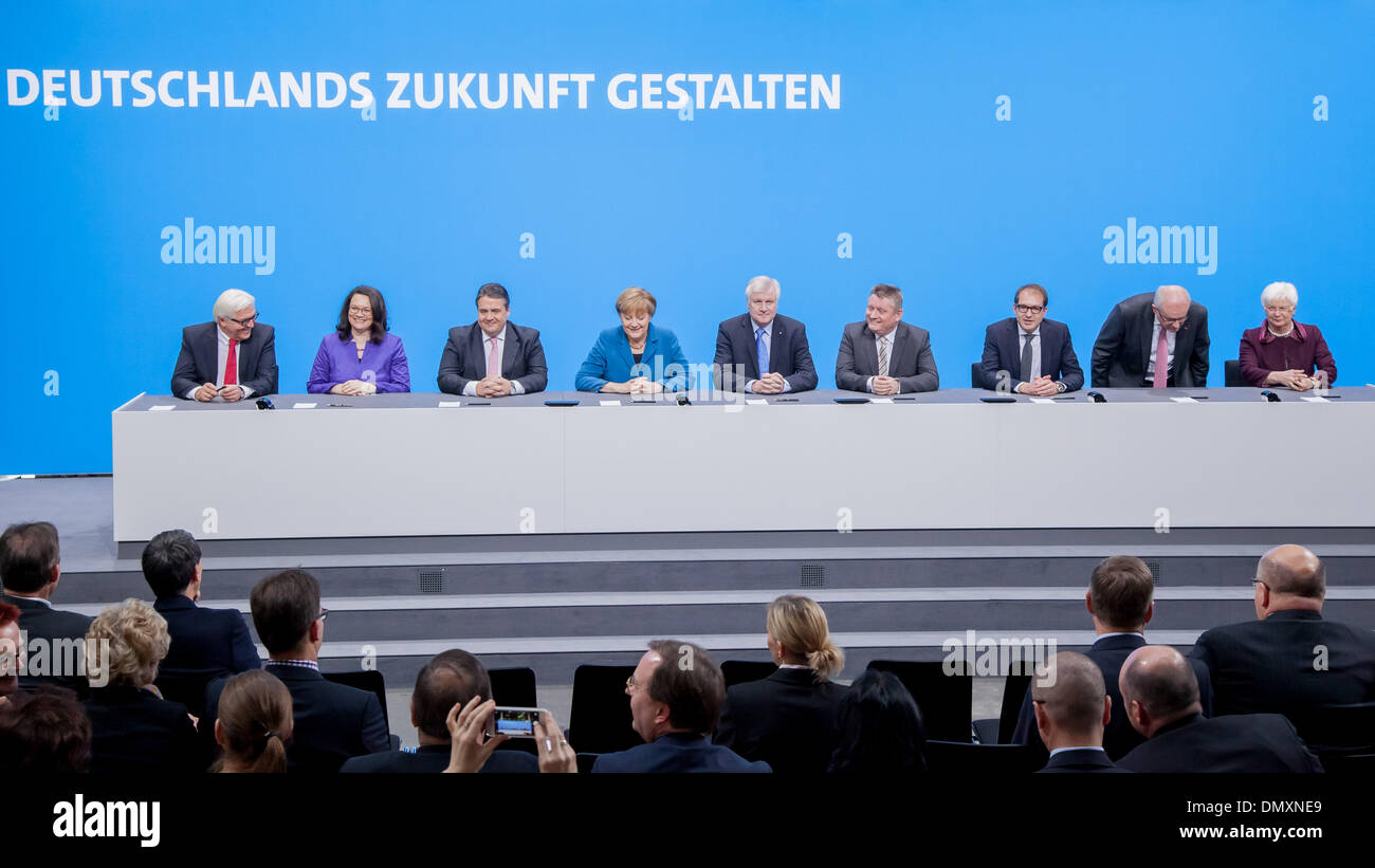 Dic. 16, 2013 - Merkel, Presidente CDU, Seehofer CSU, presidente e Gabriel, SPD Presidente firmare l accordo di coalizione a Paolo LÃƒÂ¶essere Haus a Berlino. / Immagine: Frank-Walter Steinmeier (SPD), presidente del gruppo parlamentare SPD, Andrea Nahles (SPD), SPD Segretario generale e MdB, Sigmar GABRIEL (SPD), Presidente del DOCUP, Angela Merkel, Cancelliere tedesco Horst Seehofer (CSU), CSU presidente e primo ministro della Baviera, Hermann Groehe (CDU), CDU Segretario Generale, Alexander Dobrindt (CSU), CSU segretario generale, Volker Kauder (CDU), presidente della CDU gruppo parlamentare Foto Stock