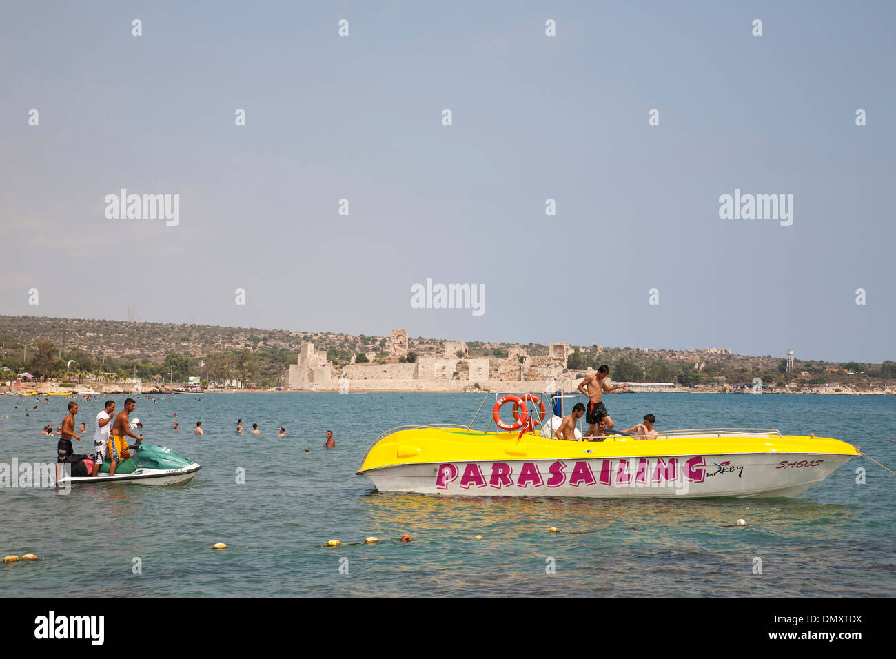 Sport d'acqua, castello di korykos, kizkalesi, costa mediterranea, Turchia, Asia Foto Stock