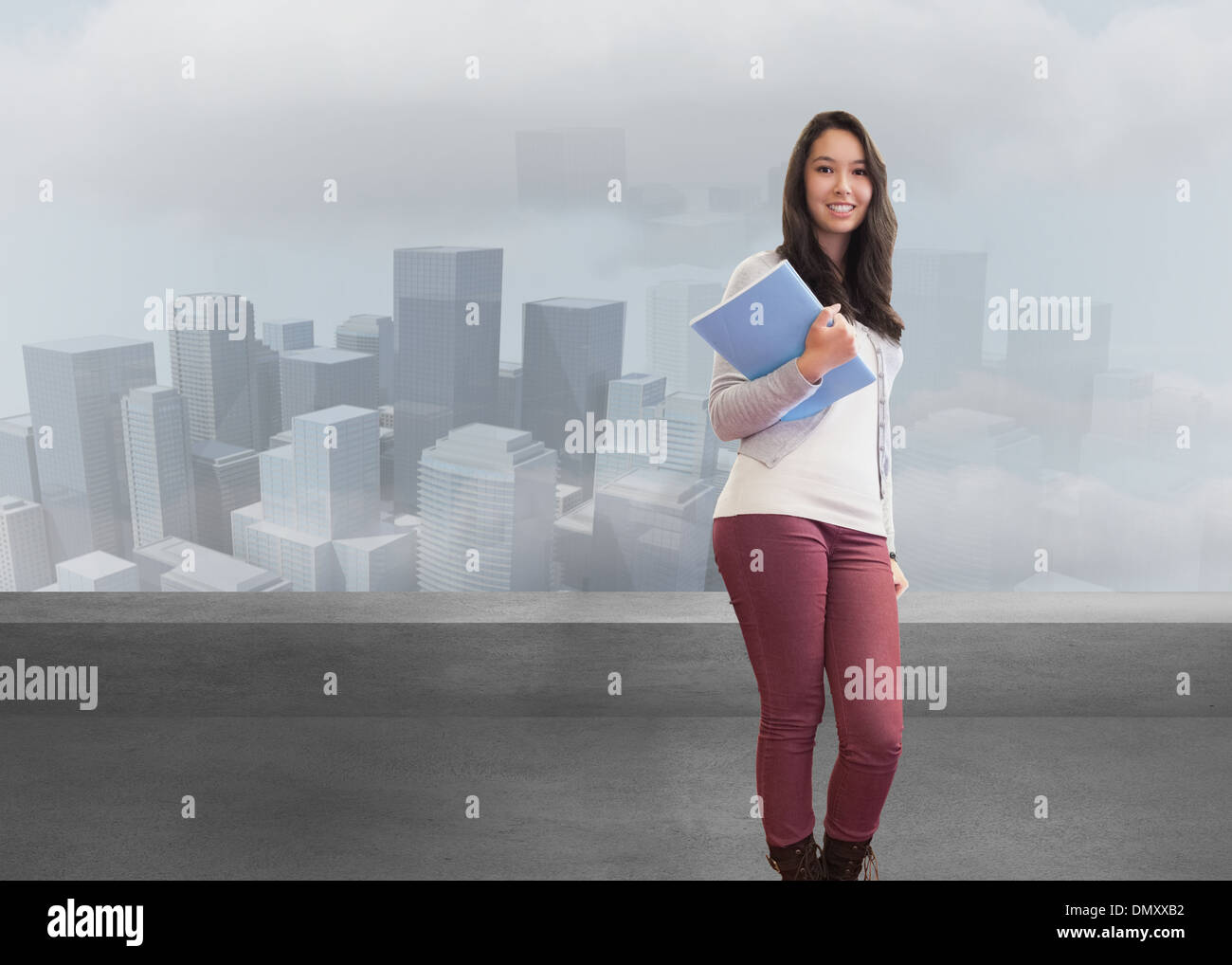 Immagine composita di sorridere studente in una sala computer Foto Stock