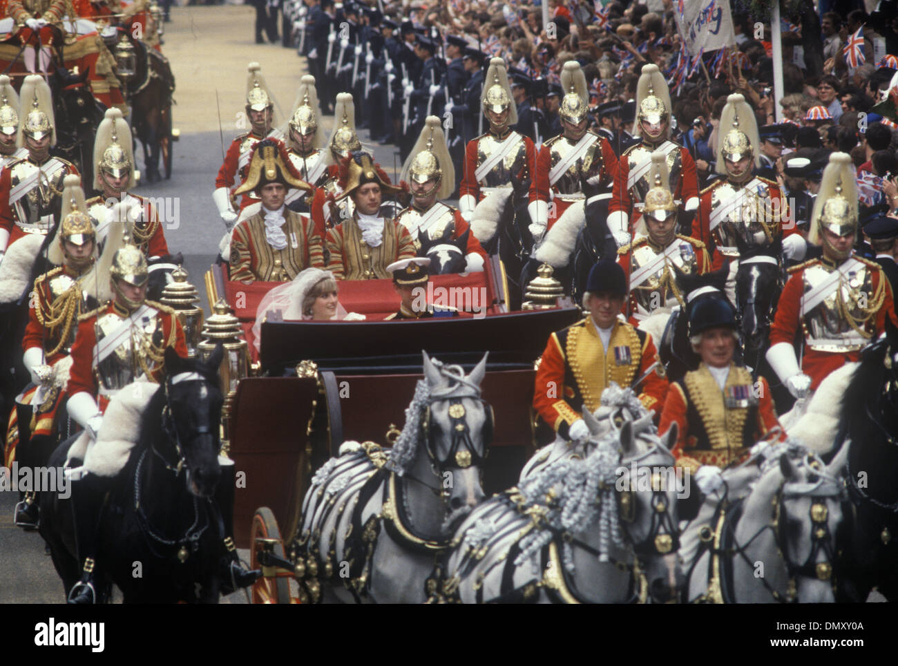 Il principe Charles e Lady Diana Spencer Lady di Royal Wedding. Londra The Mall 29 luglio 1981 Torna a Buckingham Palace come l uomo e la moglie di ottanta uk HOMER SYKES Foto Stock